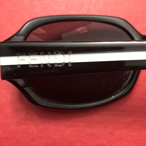 🌺🌺VINTAGE AUTHENTIC FENDI SUNGLASSES ITALY 🇮🇹 - Picture 10 of 11